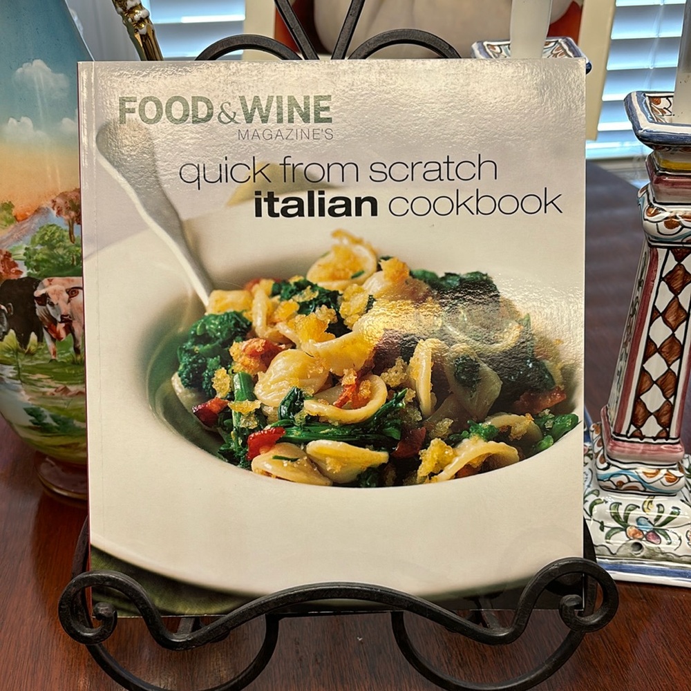 Cookbook.  Italian.  Italy.More than 150 recipes.